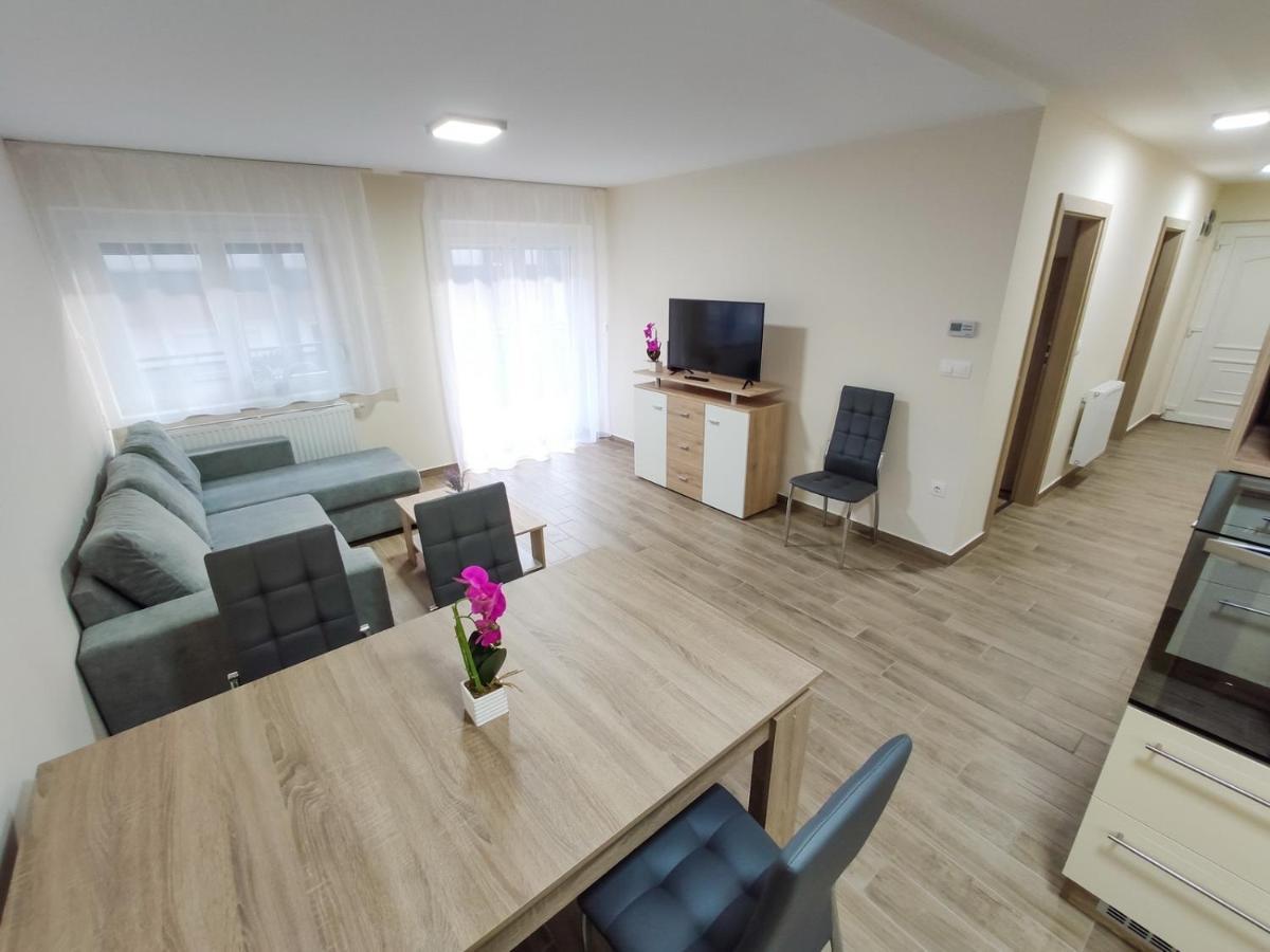 Trika Apartman Шарвар Экстерьер фото