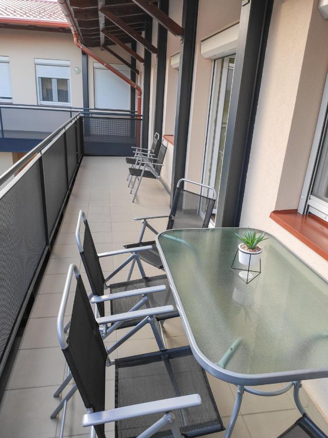 Trika Apartman Шарвар Экстерьер фото