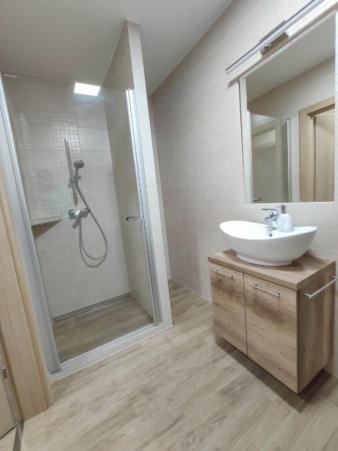 Trika Apartman Шарвар Экстерьер фото