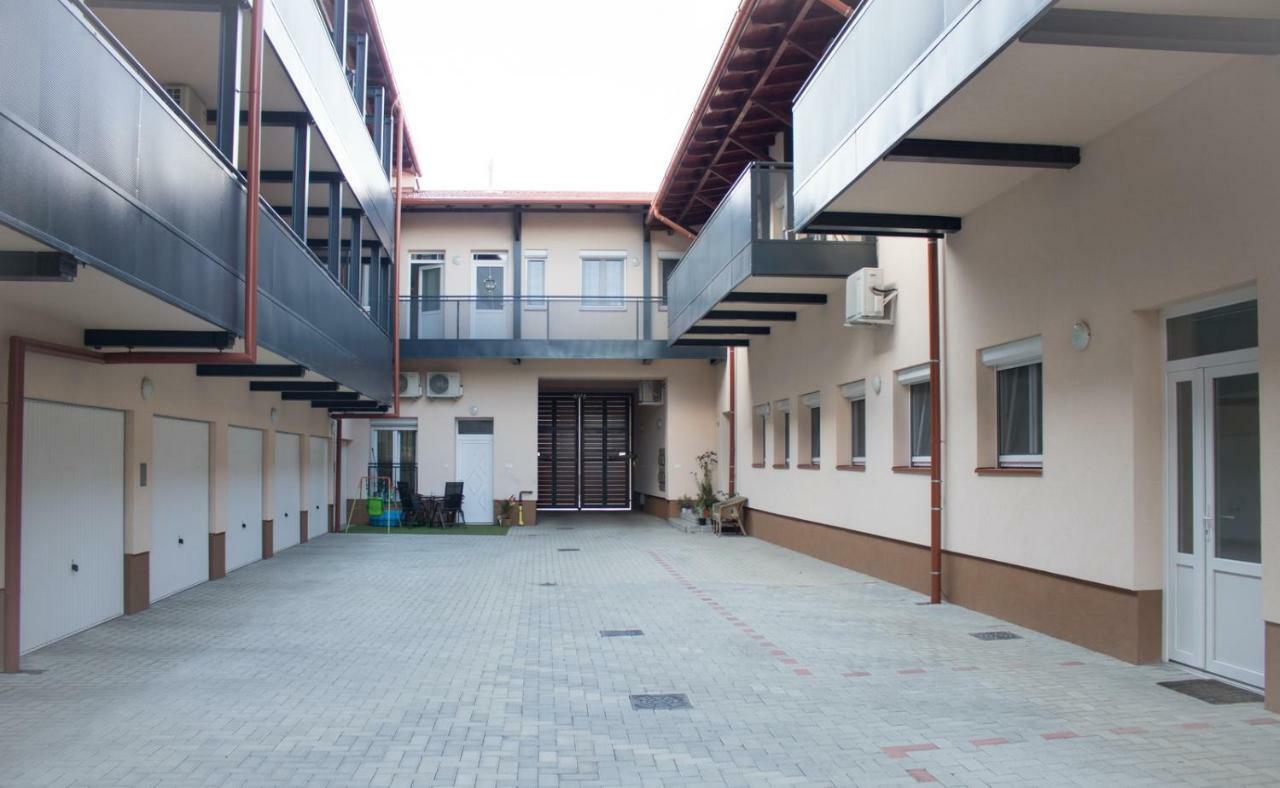 Trika Apartman Шарвар Экстерьер фото